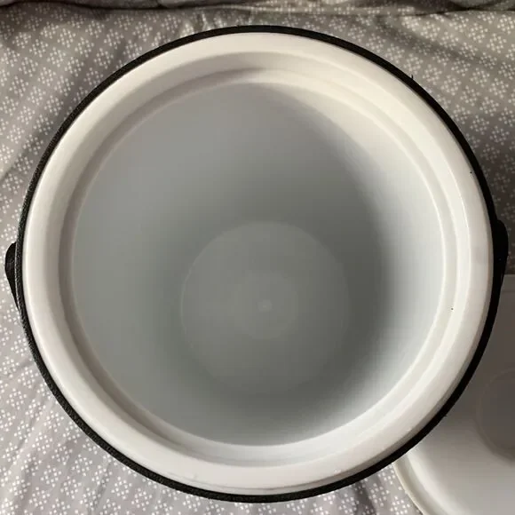 Vintage Rubbermaid Black Ice Bucket Silver Snowflake Design on Lid - Picture 3 of 6